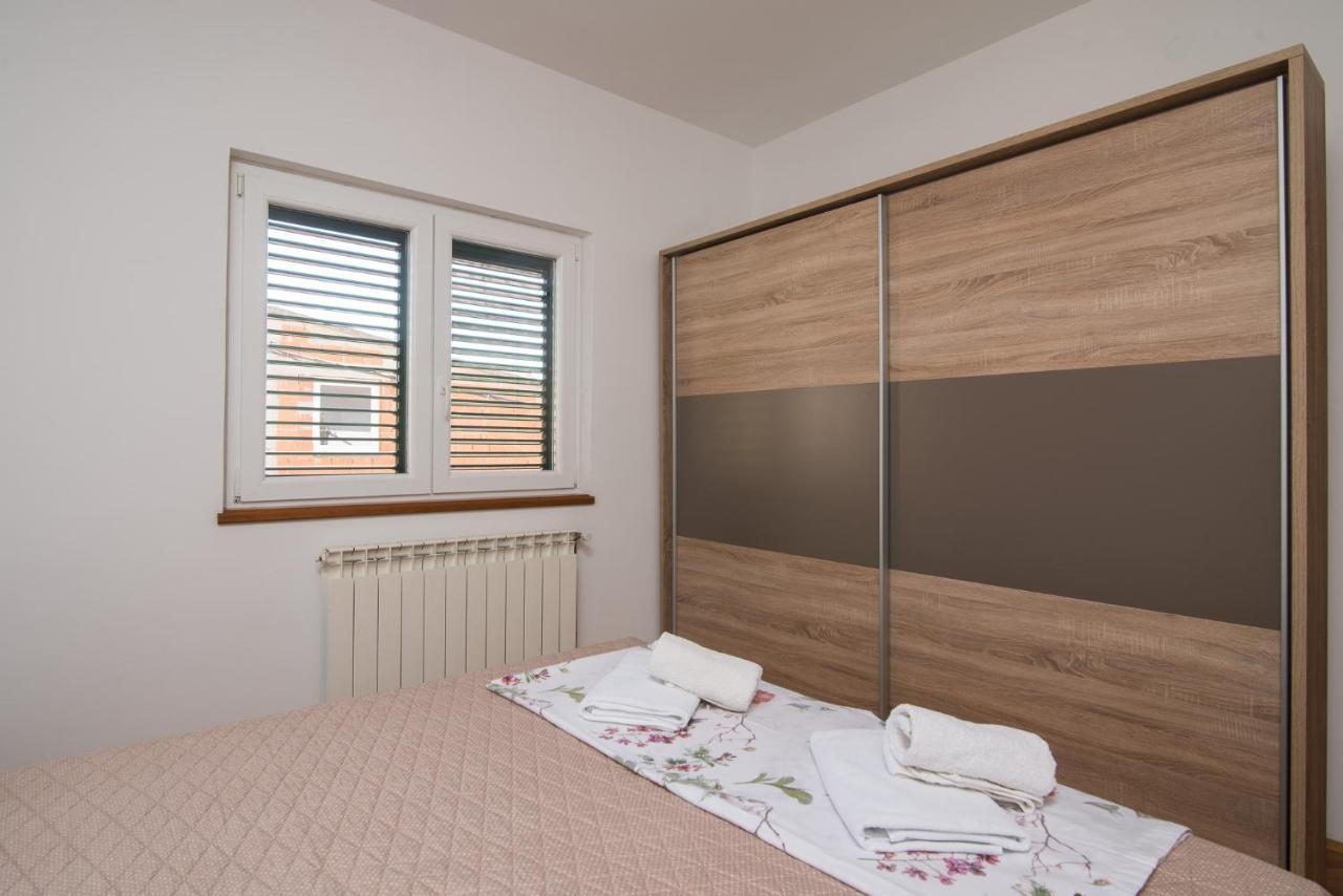 Apartman Josipa 特罗吉尔 外观 照片